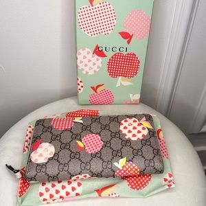 Gucci GG Supreme Canvas Le Pomme Apple Heart Long Wallet